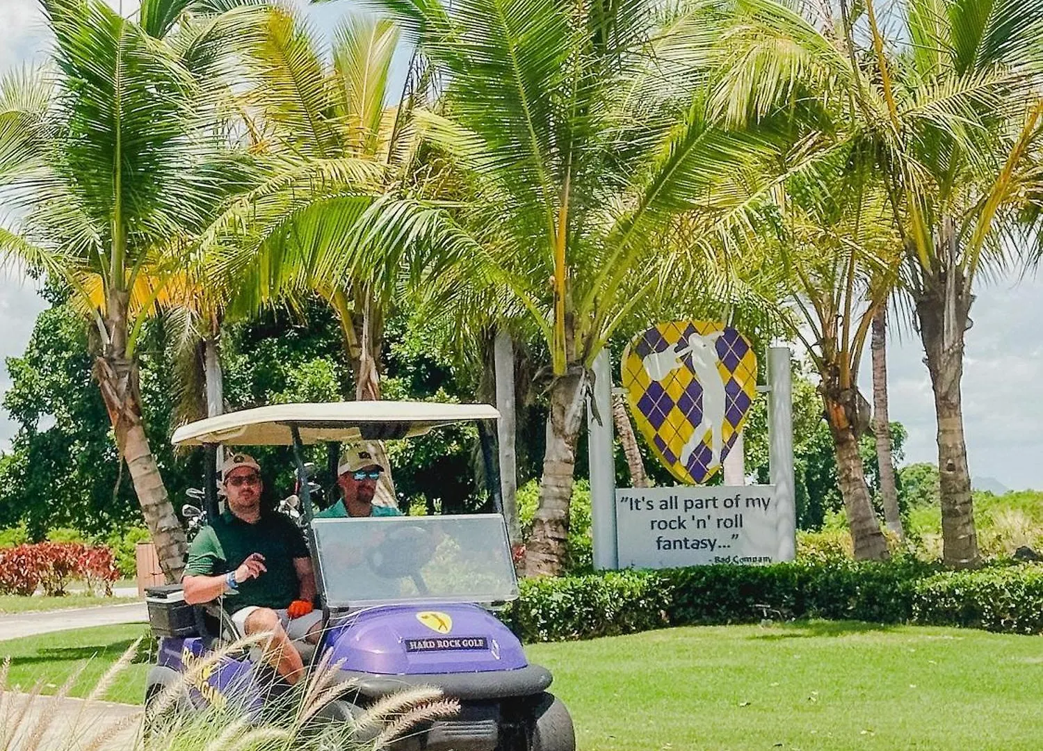 Unique Lake, Golf & Jacuzzi In Hard Rock Golf Pc Punta Cana Apartment